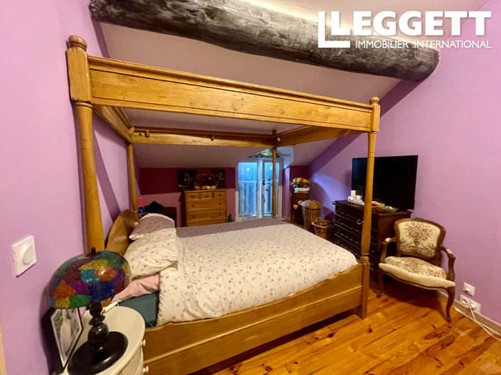 Image No.8-4 Bed House for sale