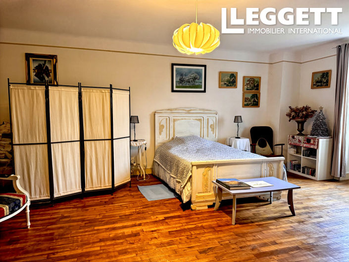 Image No.6-6 Bed House for sale