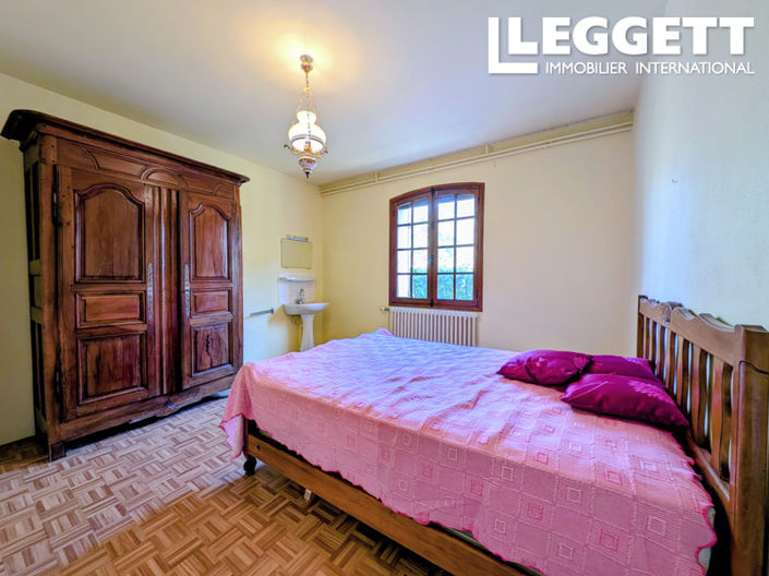 Image No.10-6 Bed House for sale