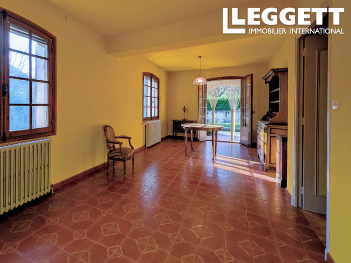 Image No.8-6 Bed House for sale