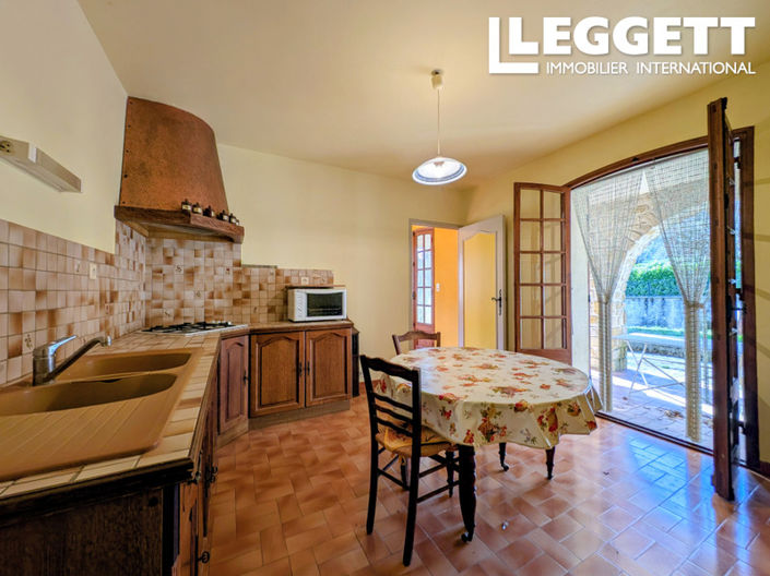 Image No.9-6 Bed House for sale