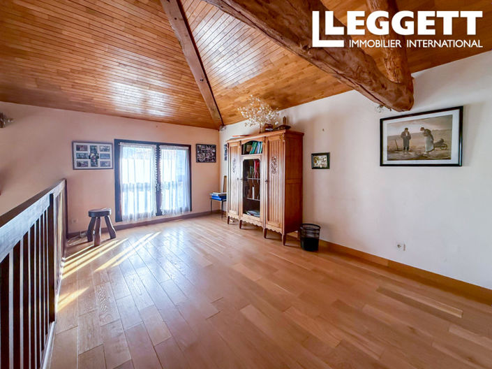 Image No.7-7 Bed House for sale