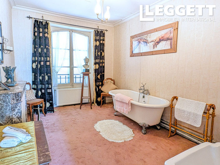 Image No.8-7 Bed House for sale