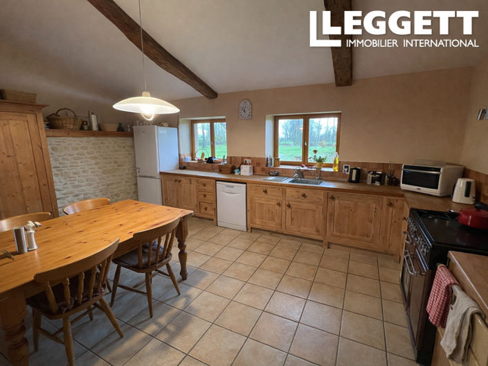 Image No.2-4 Bed House for sale