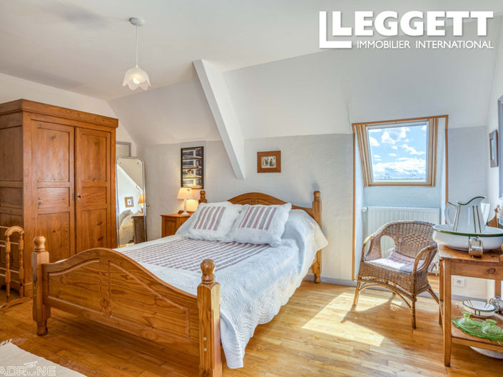 Image No.8-4 Bed House for sale