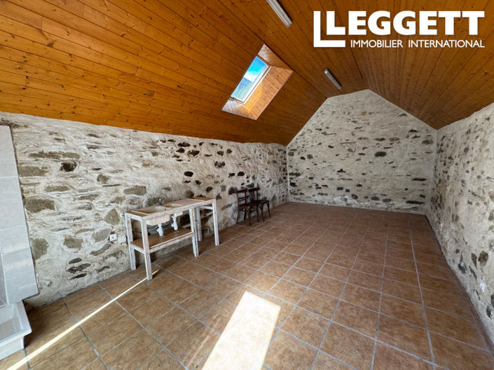 Image No.10-8 Bed House for sale