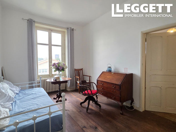 Image No.8-6 Bed House for sale