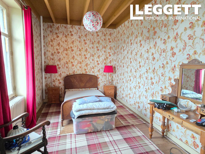 Image No.9-6 Bed House for sale