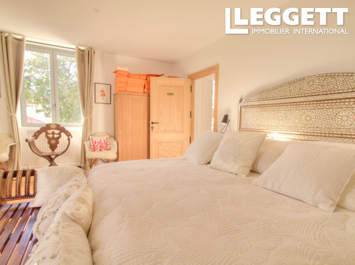 Image No.7-6 Bed House for sale