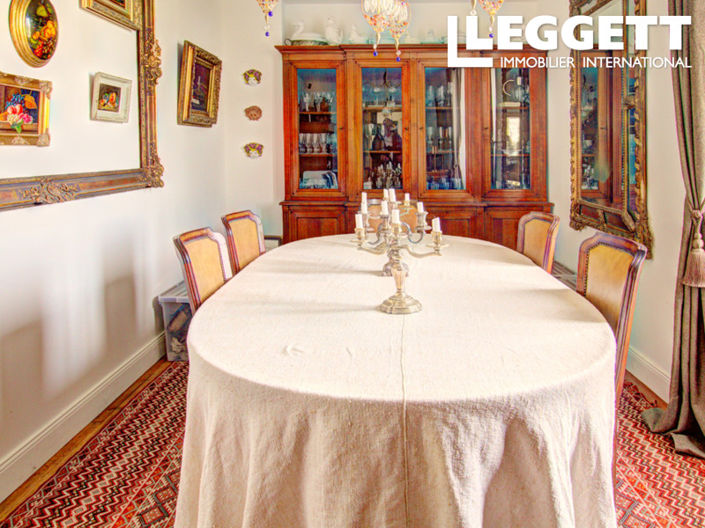 Image No.8-6 Bed House for sale