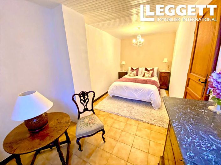 Image No.9-4 Bed House for sale