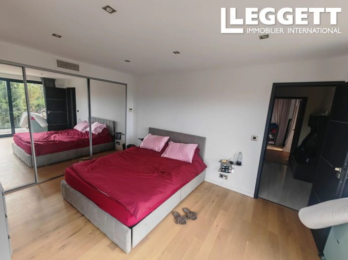 Image No.8-4 Bed House for sale