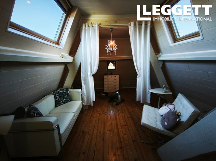 Image No.10-5 Bed House for sale