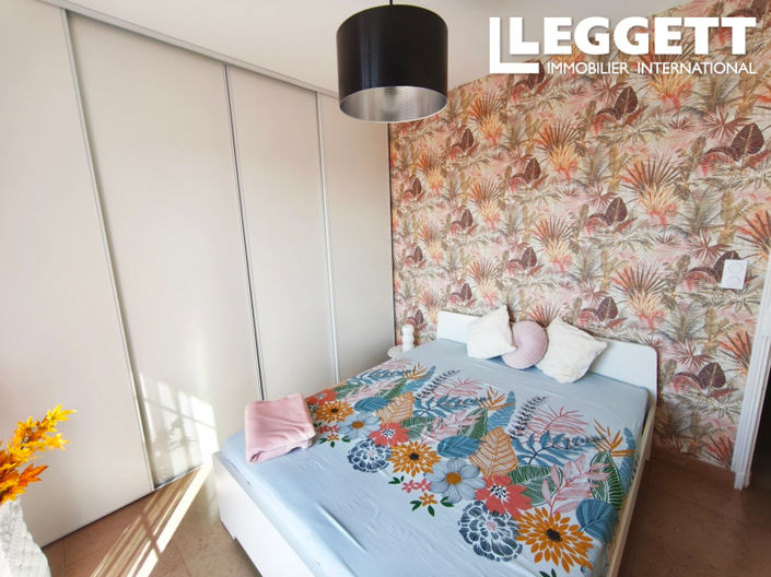 Image No.8-5 Bed House for sale
