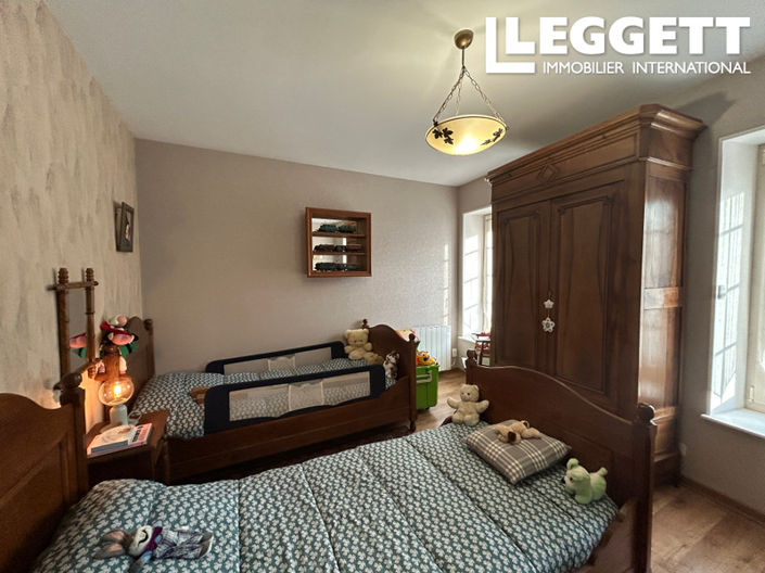 Image No.10-3 Bed House for sale