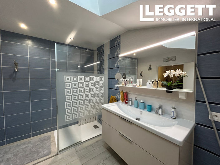 Image No.8-3 Bed House for sale