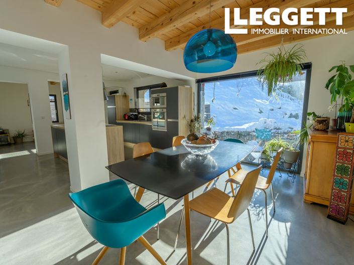 Image No.2-4 Bed House for sale