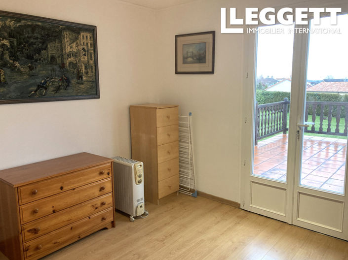 Image No.7-5 Bed House for sale