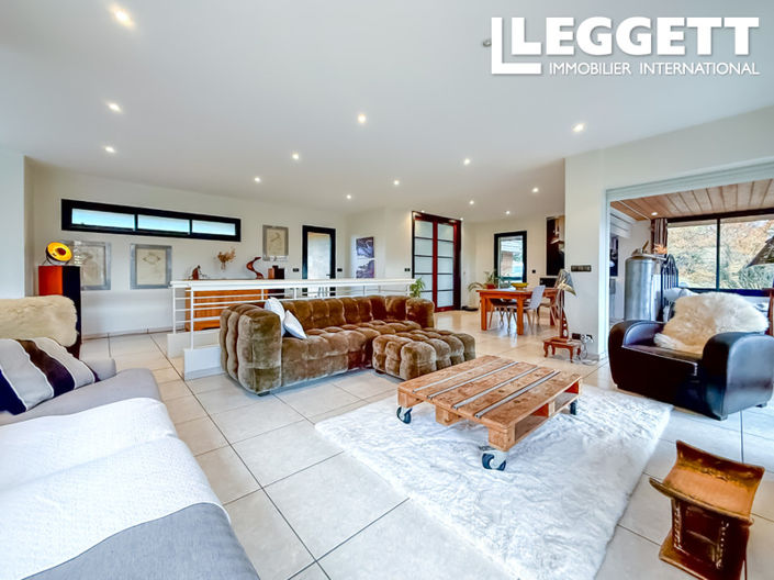 Image No.2-4 Bed House for sale