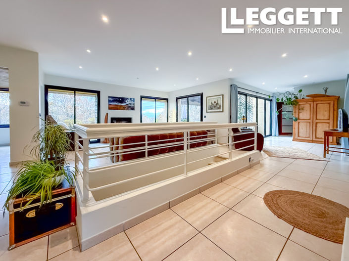 Image No.3-4 Bed House for sale