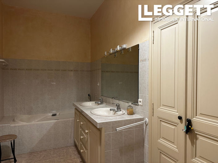 Image No.10-3 Bed Apartment for sale