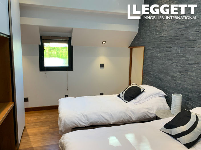 Image No.10-3 Bed House for sale