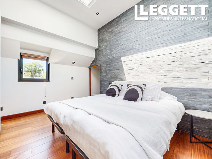 Image No.8-3 Bed House for sale