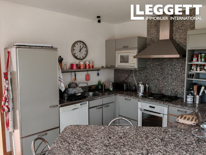 Image No.8-5 Bed House for sale