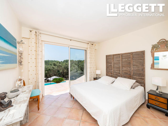 Image No.10-5 Bed House for sale