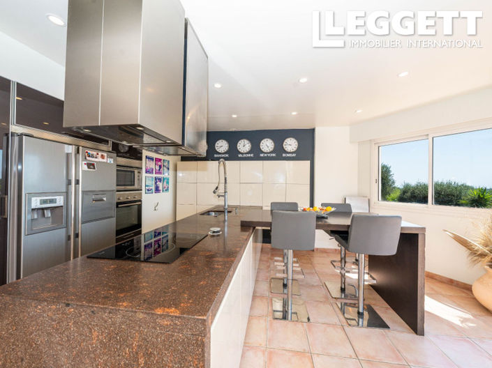 Image No.6-5 Bed House for sale