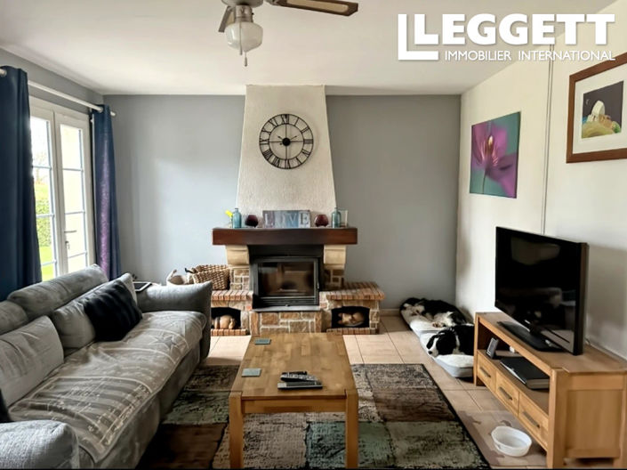 Image No.2-4 Bed House for sale