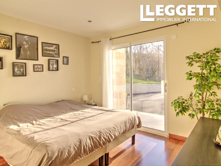 Image No.8-4 Bed House for sale