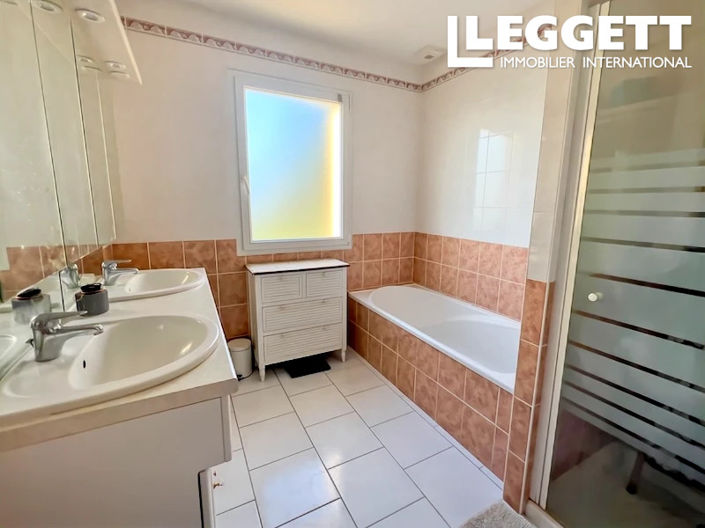 Image No.7-4 Bed House for sale