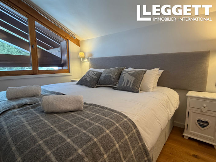 Image No.8-5 Bed House for sale