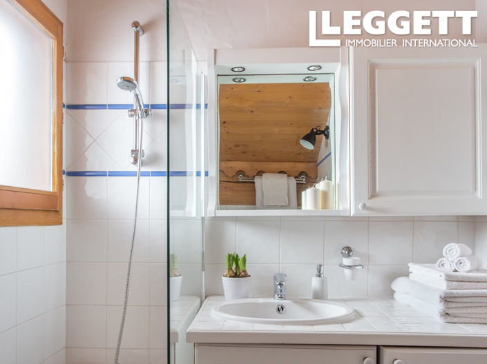 Image No.9-5 Bed House for sale