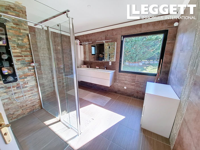 Image No.10-6 Bed House for sale