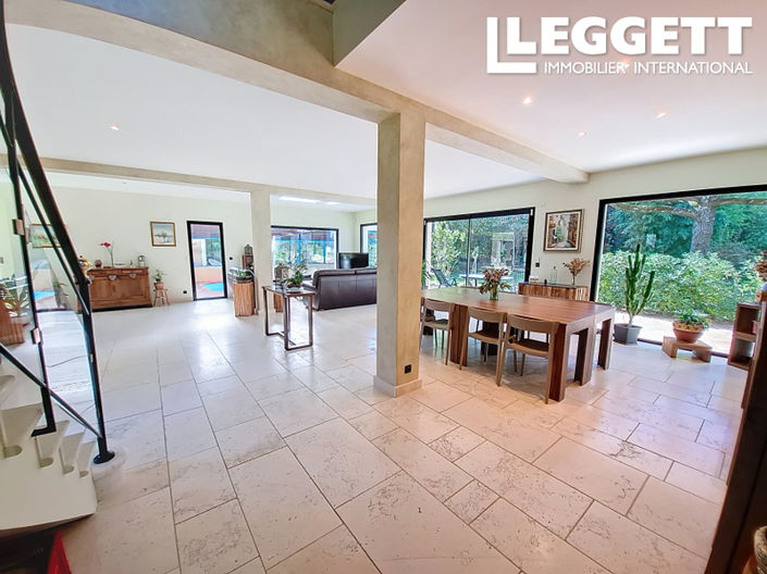 Image No.4-6 Bed House for sale