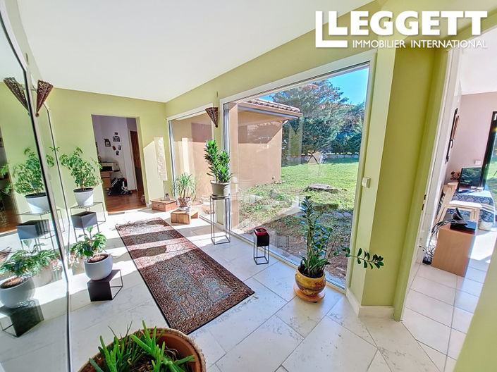 Image No.5-6 Bed House for sale