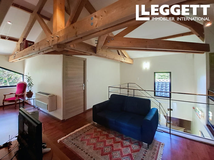 Image No.8-6 Bed House for sale