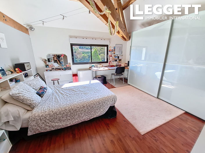 Image No.9-6 Bed House for sale