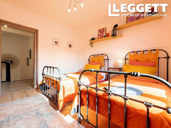 Image No.10-2 Bed House for sale