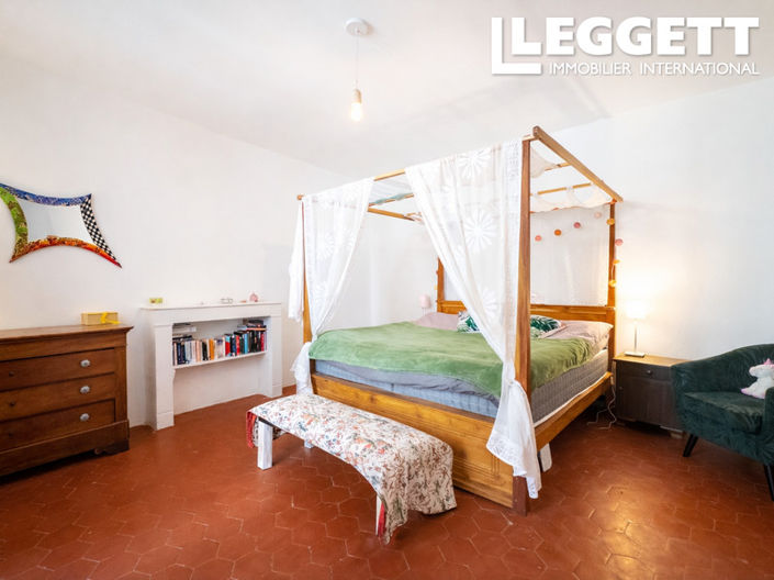 Image No.10-3 Bed House for sale