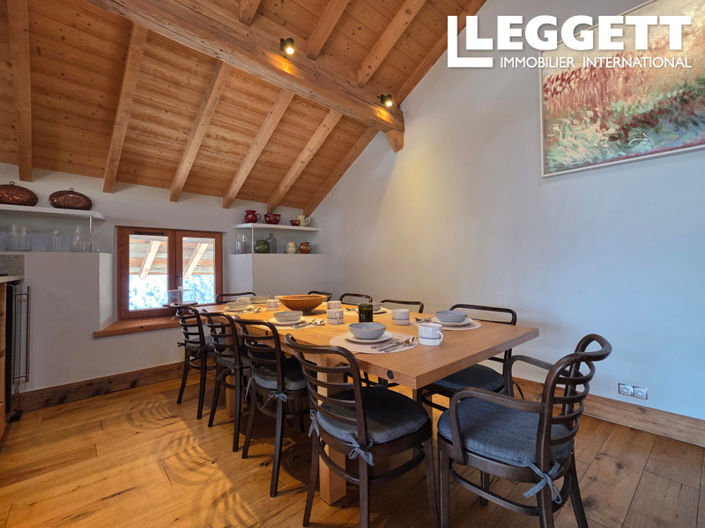 Image No.8-5 Bed House for sale