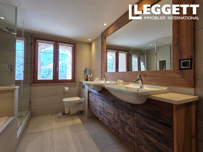 Image No.9-5 Bed House for sale