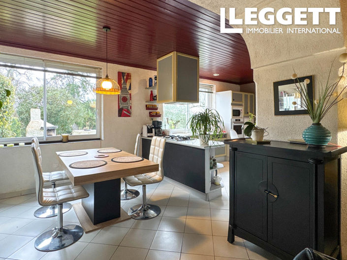 Image No.2-4 Bed House for sale