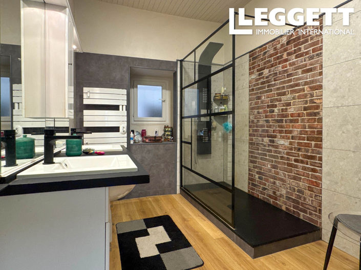 Image No.6-4 Bed House for sale