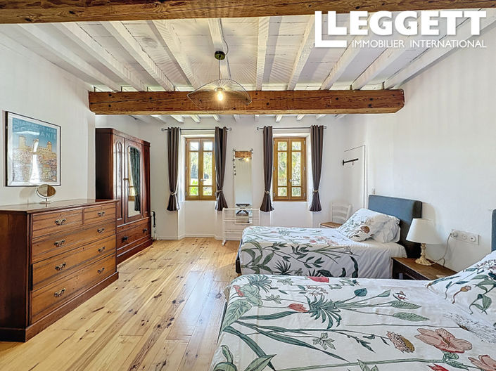 Image No.8-5 Bed House for sale