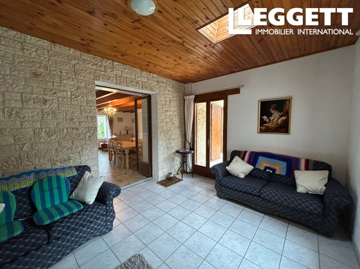 Image No.5-2 Bed House for sale