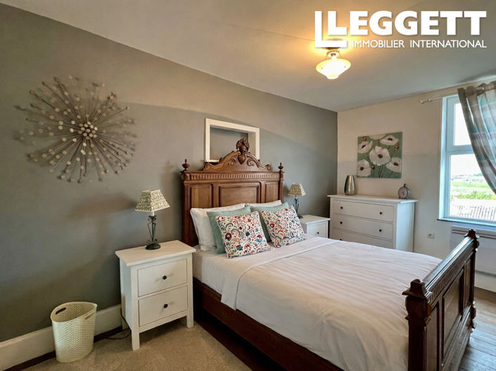 Image No.6-4 Bed House for sale