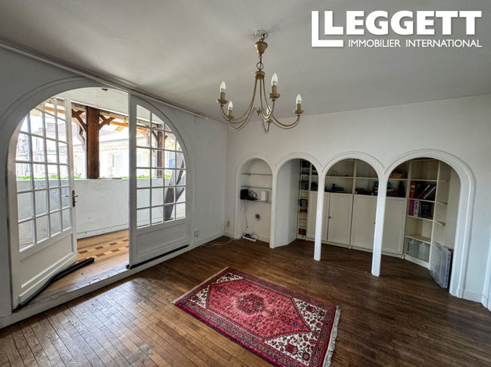 Image No.8-6 Bed Commercial for sale